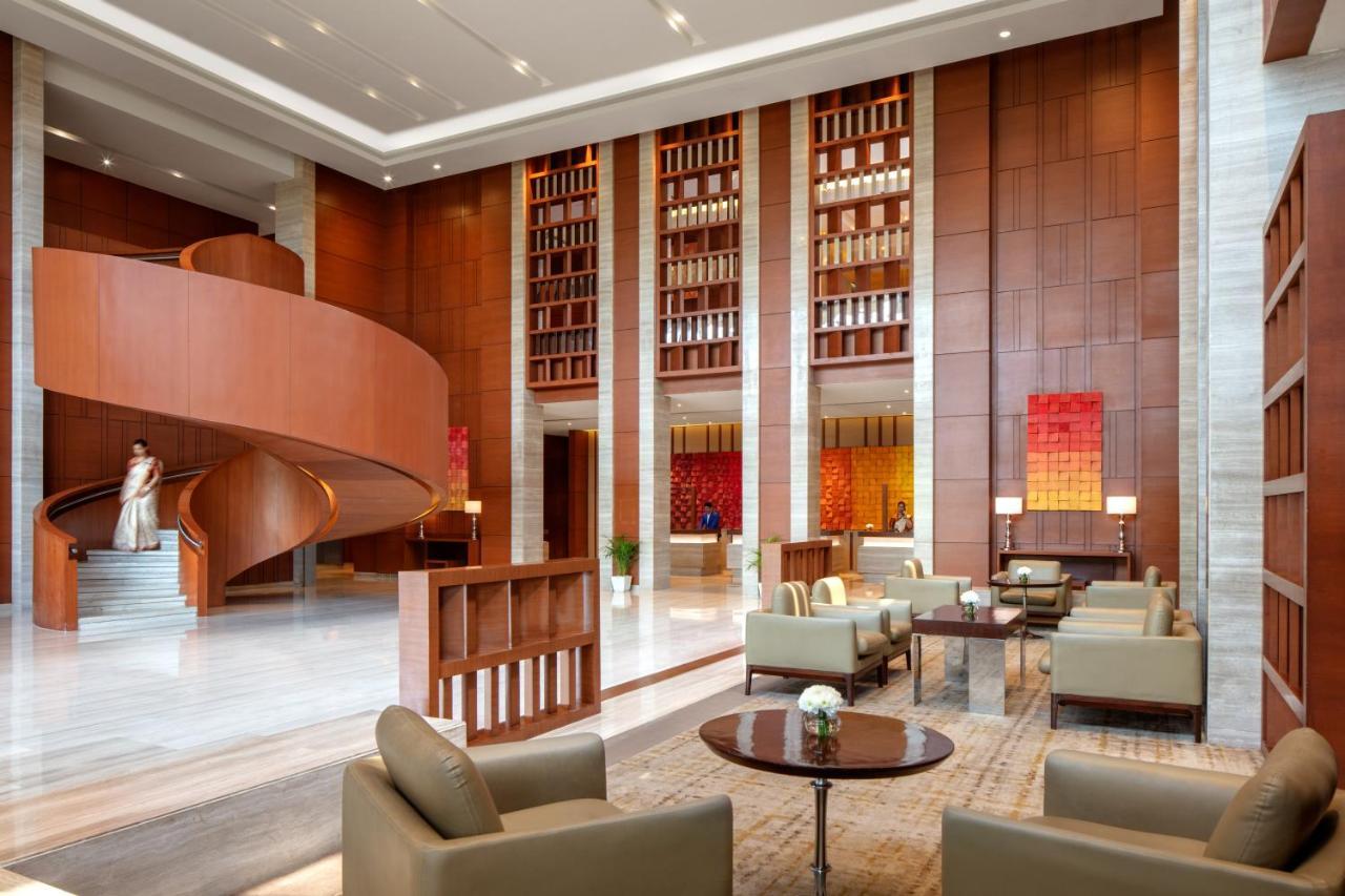 Hyatt Regency Chandīgarh Exterior foto The lobby of the Ritz-Carlton, Bahrain