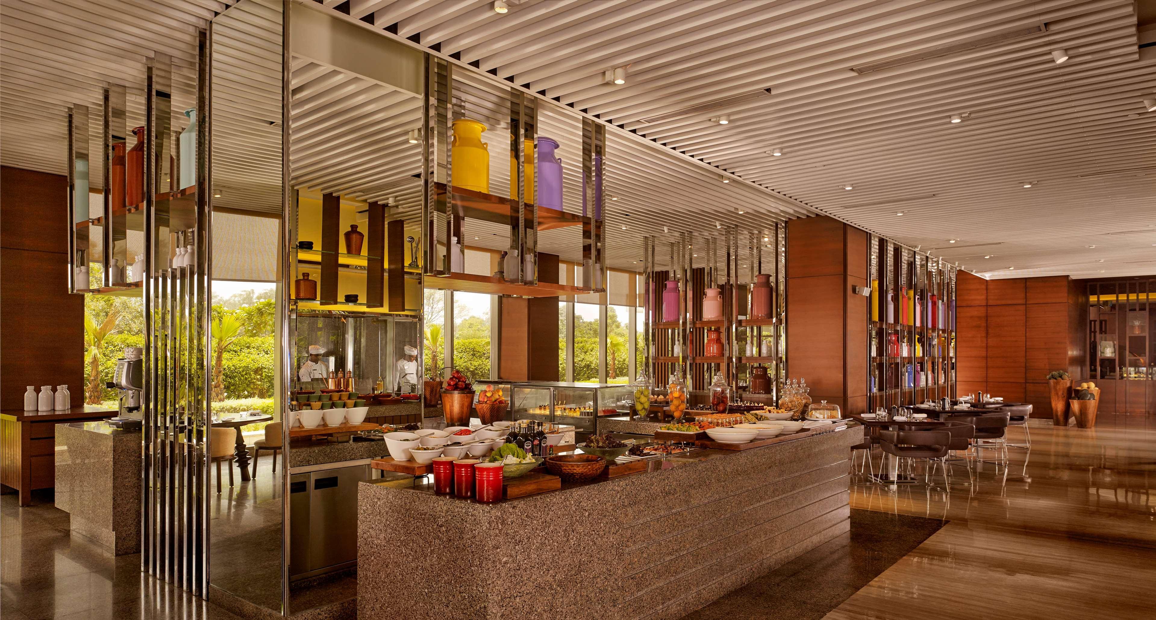 Hyatt Regency Chandīgarh Exterior foto The buffet at the hotel